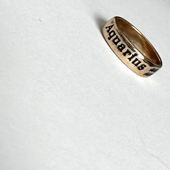 n e w | gold Aquarius ring - Picture 2 of 4